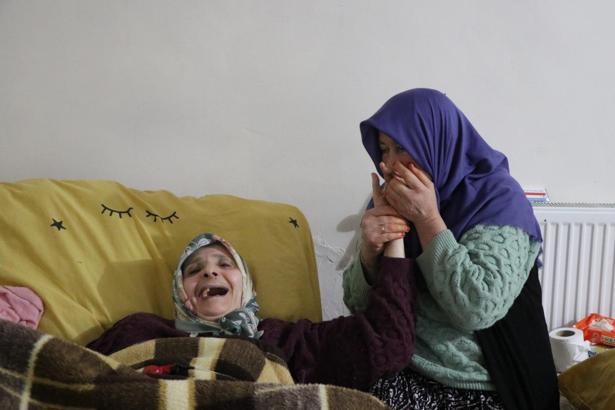 21 yıldır serebral palsili ablası ile ağabeyine bakıyor/Ek fotoğraflar