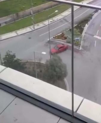 İzmir'de drift yapan sürücü yakalandı; ehliyeti daha önceden iptal edilmiş