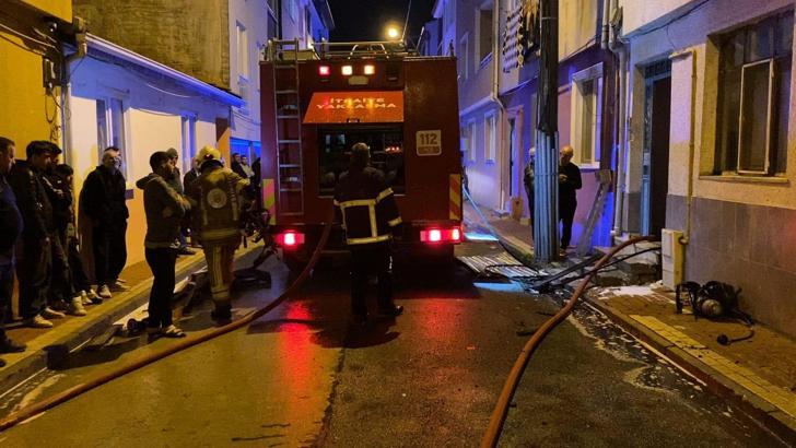 Bursa'da iki katlı binanın çatısı yandı