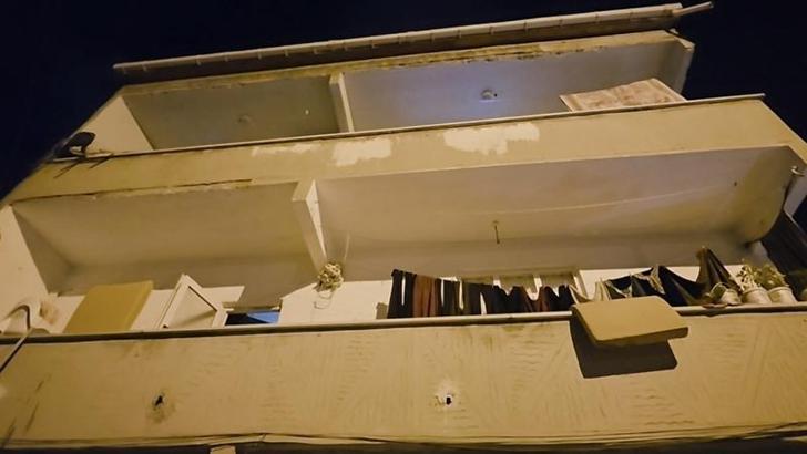 Arnavutköy'de silah zoruyla girdikleri evde 4 yaşındaki çocuk ile annesini darbederek, ziynet eşyalarını gasbettiler