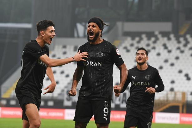 Manisa FK'da Diony takımı ayakta tuttu