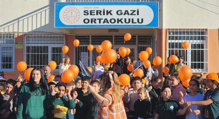 Turuncu balonlar Sercan ile lösemili çocuklar için uçuruldu