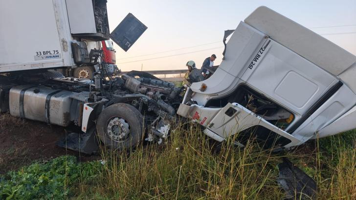 Mardin'de şarampole devrilip kupası kopan TIR’ın şoförü yaralandı