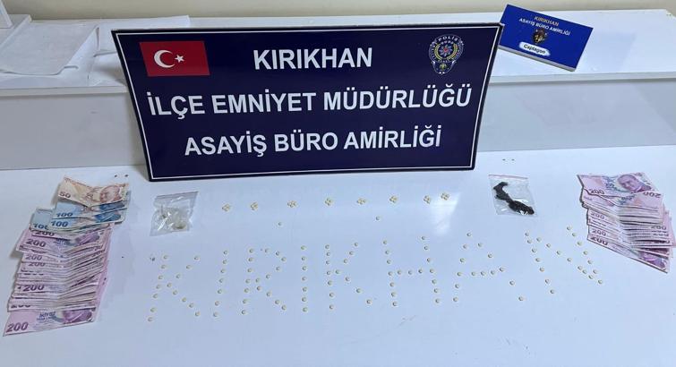 Hatay’da şüphe üzerine durduruldu; üzerinden 148 captagon hap çıktı