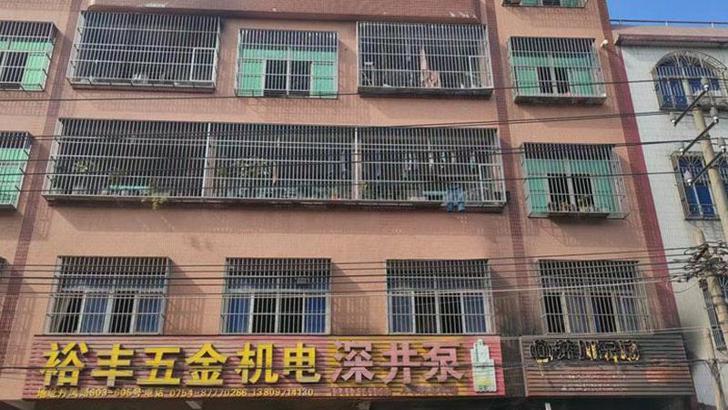 Çin’de 4 katlı apartmanda yangın: 12 ölü