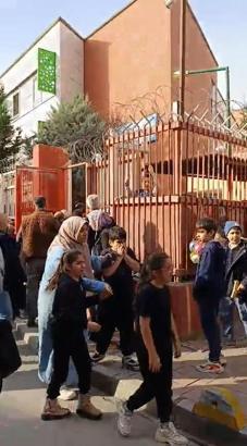 İstanbul - Fatih'te doğal gaz kaçağı nedeniyle okul tahliye edildi-1