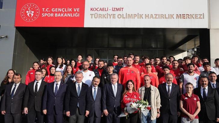 Bakan Bak: Milli Sporcu Bursu ile sporcuların ‘Okul mu–eğitim mi’ ikilemi ortadan kalktı