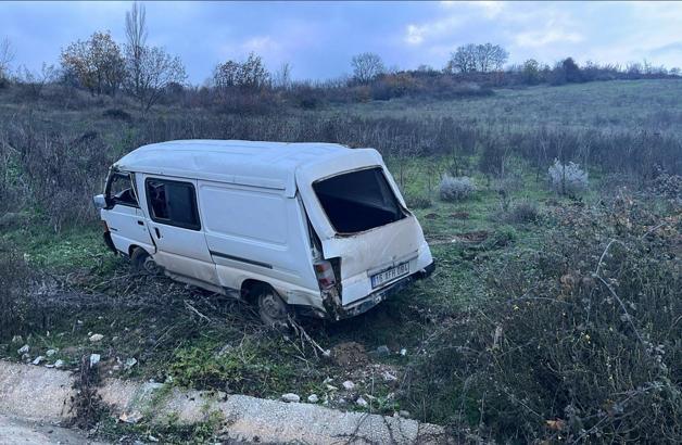 Kontrolden çıkan minibüs şarampole yuvarlandı: 1 yaralı