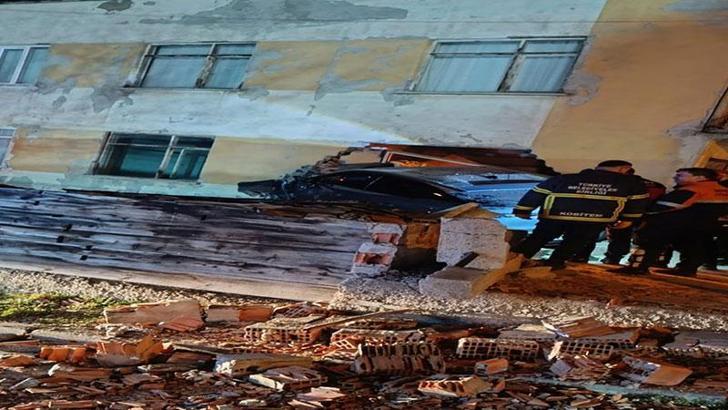 Kontrolden çıkan cip eve girdi: 1 yaralı