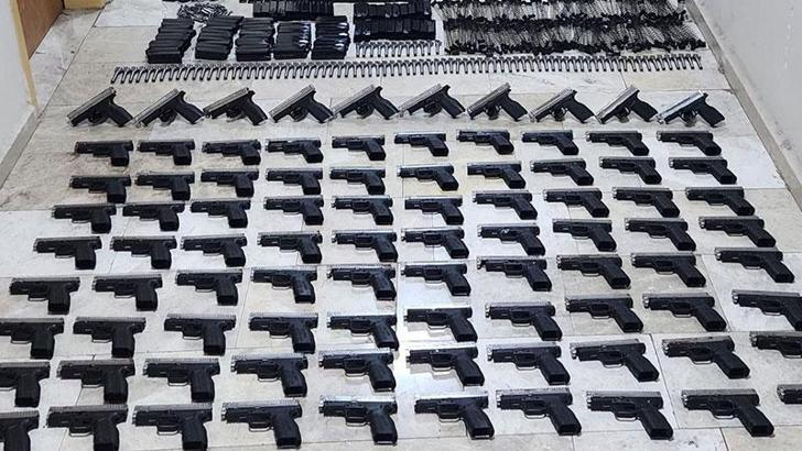 Polisin durdurduğu otomobilden cephanelik ele geçirildi