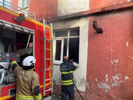 Altınözü’nde çıkan yangınlar söndürüldü