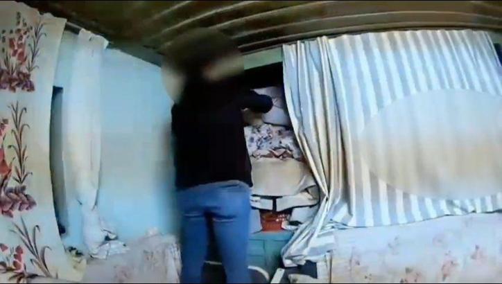 Cinayet hükümlüsü yorganların arasında yakalandı