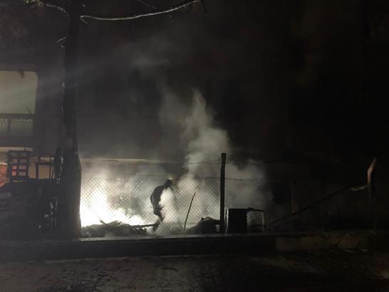 Ankara’da hurdalık alanda çıkan yangın apartmana sıçradı; 8 kişi dumandan etkilendi