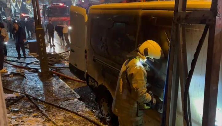 Pendik’te tekstil atölyesinde çıkan yangın söndürüldü