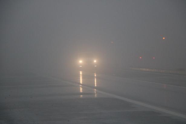 Bolu Dağı'nda yağmur ve sis etkili oldu