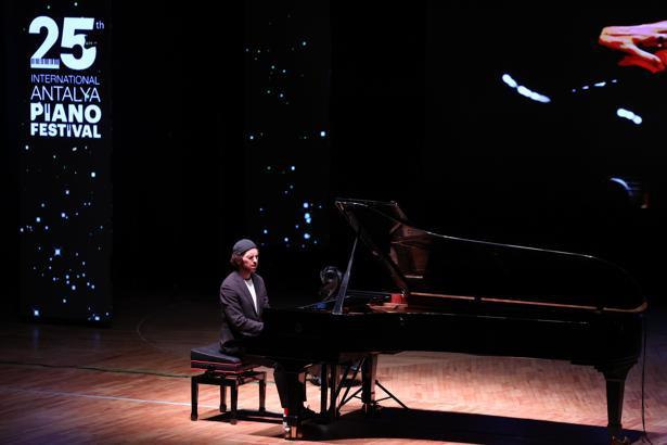 Antalya Piyano Festivali'nde Büyükyıldırım rüzgarı