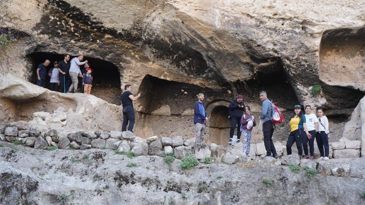 Gabar Dağı'ndaki '7 katlı apartman mağara' doğaseverlerin rotasına girdi / Ek fotoğraflar