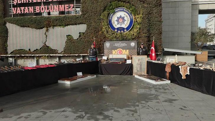 İstanbul'da tarihi eser operasyonunda ele geçirilenler sergilendi