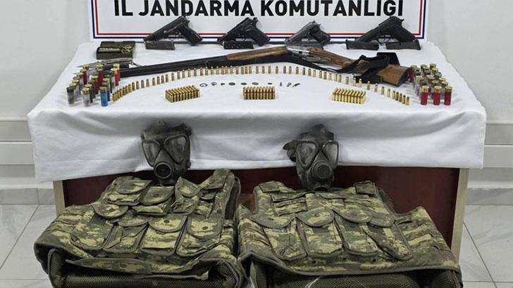 Jandarmanın operasyon düzenlediği evden silah ve mühimmat ele geçirildi; 1 gözaltı