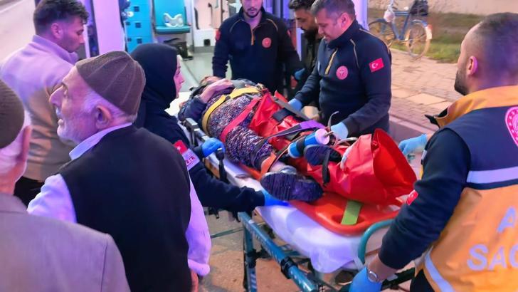 Yolun karşısına geçmek isteyen kadına motosiklet çarptı: 2 yaralı