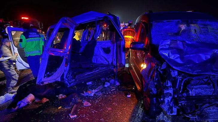 Mardin’de 3 aracın karıştığı kazada 3 ölü, 6 yaralı