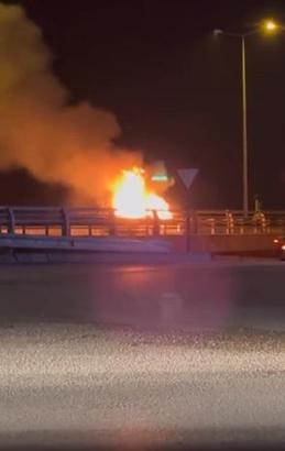 Otomobil seyir halindeyken alev aldı