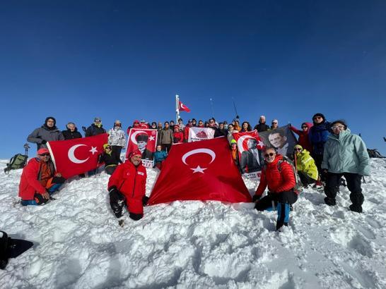 'Dünya Dağlar Günü' Uludağ’ın zirvesinde kutlandı
