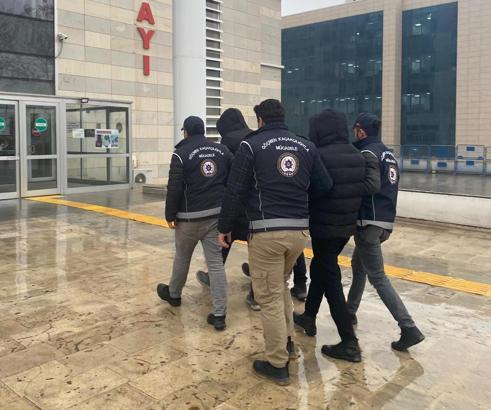 Elazığ’da 16 düzensiz göçmen yakalandı, 2 şüpheli tutuklandı