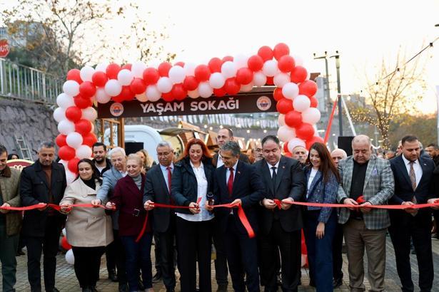 Gemlik’te ‘Yaşam Sokağı’ açıldı