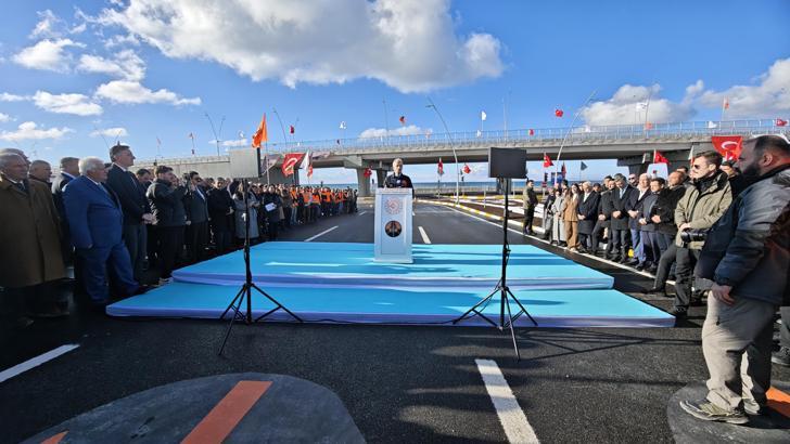 Bakan Uraloğlu, Van Çevre Yolu'nun 28 kilometrelik 2 etabının açılışını yaptı