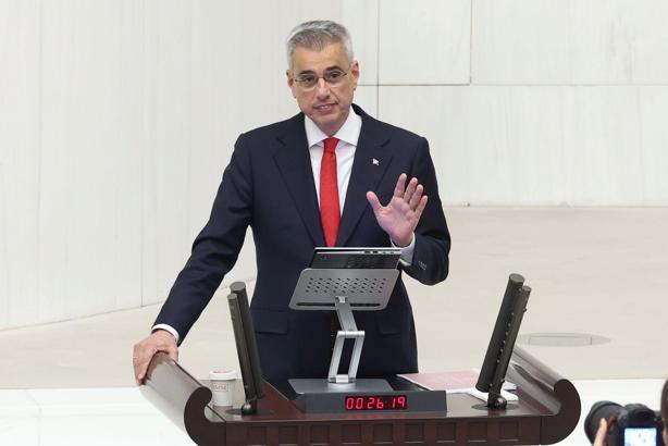 Bakan Memişoğlu: Hekimlerimizin iyi hal belgesi alıyor olmaları, yurt dışına gittikleri anlamına gelmez