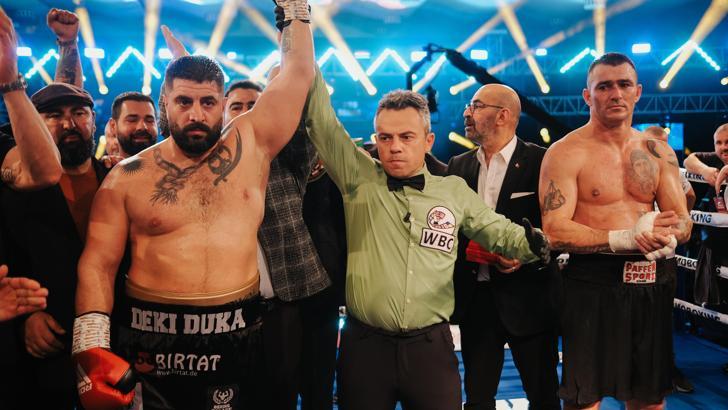 Umut Camkıran, WBC Ağır Sıklet Asya Kemeri maçında Abel Pesut’u mağlup etti