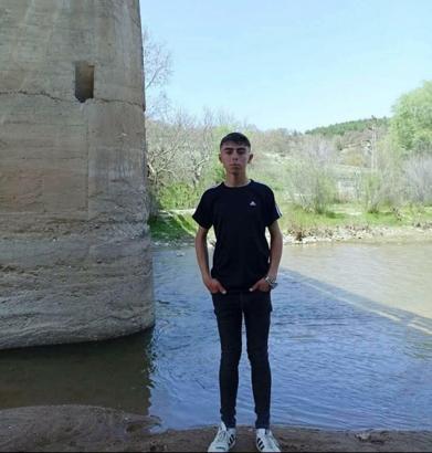 Devrilen traktörün sürücüsü Emre öldü