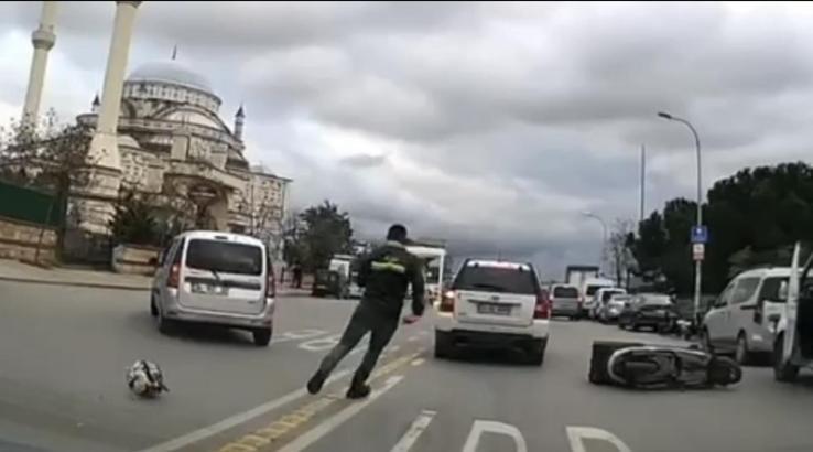 İstanbul - Ümraniye'de trafikteki yol verme kavgası kamerada