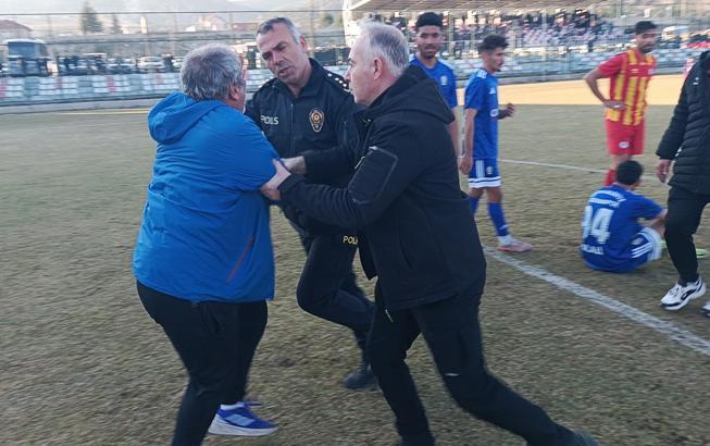 Amatör maç sonunda gerginlik