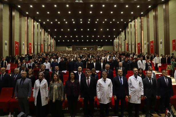 Cerrahpaşa Tıp Fakültesi öğrencileri Bahçelievler’de beyaz önlük giydi