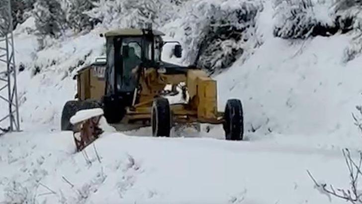 Erzincan'da 12 köy yolu, kardan kapandı