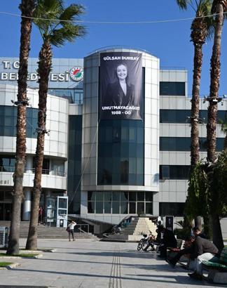 Kepez Belediyesi’nden Şehzadeler Belediye Başkanı Gülşah Durbay’a vefa