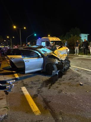 Otomobil ile motosiklet çarpıştı: 1 ölü, 2 yaralı