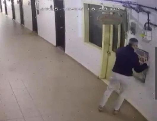 İstanbul- Bakırköy'de ofis kiralayıp, duvarı deldiler; 40 bin dolarlık saati çalıp kaçtılar