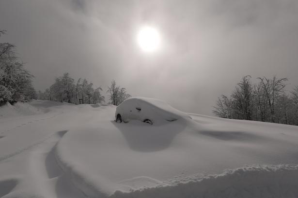 Deniz manzaralı yaylada kar güzelliği