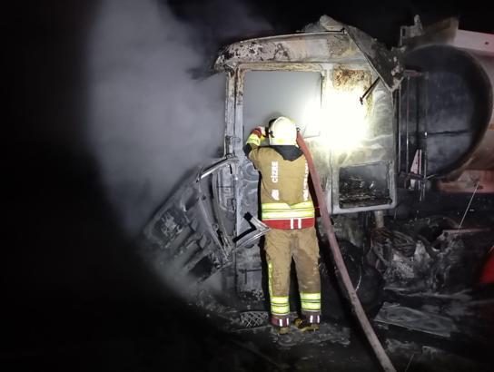 Şırnak’ta seyir halindeki tanker yandı