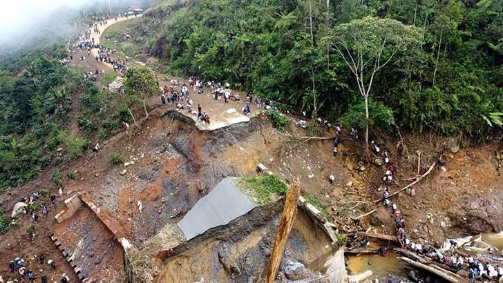 Endonezya’da şiddetli yağışların yol açtığı afetlerde hayatını kaybedenlerin sayısı 1053’e yükseldi Endonezya’da şiddetli yağışların yol açtığı afetlerde hayatını kaybedenlerin sayısı 1053’e yükseldi
