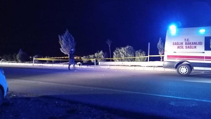 Adana'da motosiklet refüje çarptı; 1 ölü, 1 yaralı