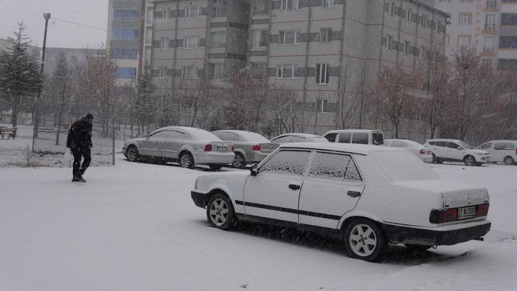 Bitlis merkez ve Güroymak ilçesinde köy okulları ve taşımalı eğitime kar tatili