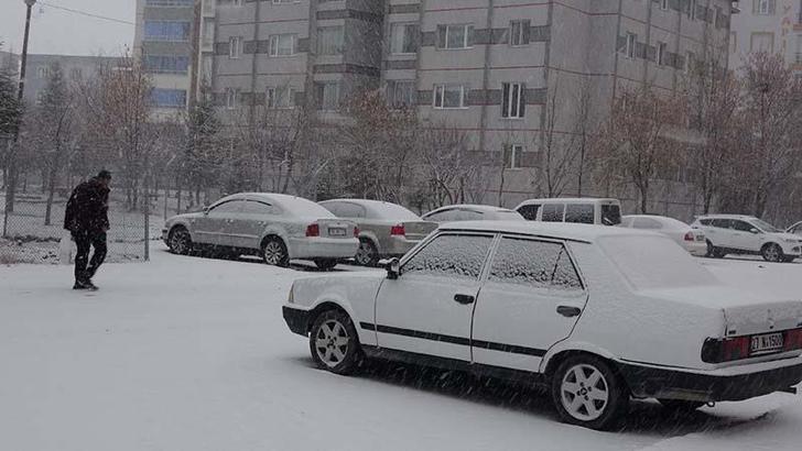 Bitlis merkez ve Güroymak ilçesinde köy okulları ve taşımalı eğitime kar tatili