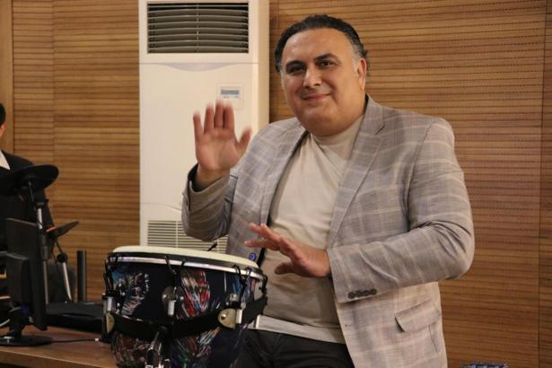 Doktor, hastane stresini adliye ritim grubuyla atıyor