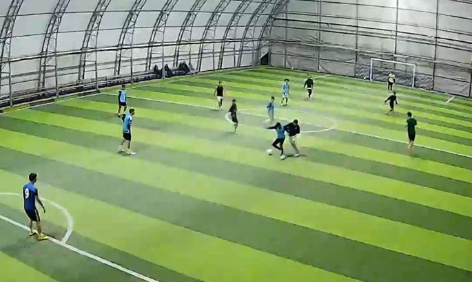 Halı saha maçında tekmeli- yumruklu kavga