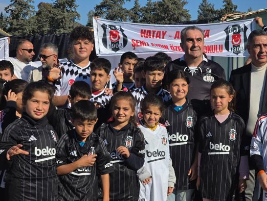 Beşiktaş'tan deprem bölgesi Hatay'da 'Bu Forma Benden Sana Kardeşim Kampanyası'