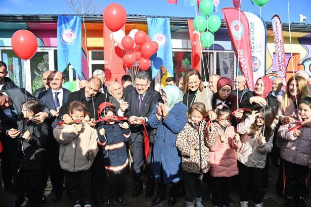 Çocuklara hayal merkezi; atıl okul 'düşler köyü' oldu